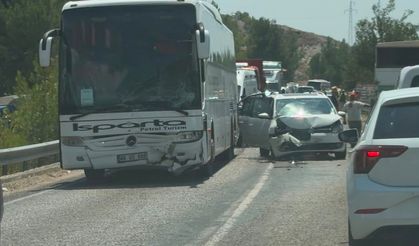 Seydikemer'de yolcu otobüsü ile ticari araç çarpıştı: 5 yaralı