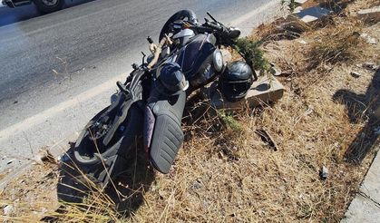 Refüje çarpan motosikletli genç hayatını kaybetti