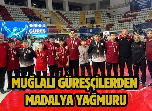 MUĞLALI GÜREŞÇİLERDEN MADALYA YAĞMURU