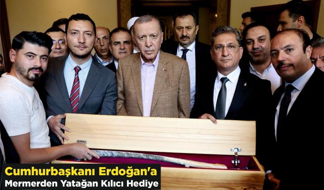 Erdoğan'a Mermerden Yatağan Kılıcı Hediye