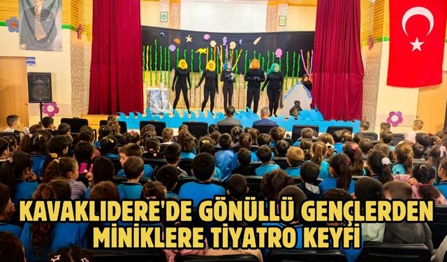 Kavaklıdere'de gönüllü gençlerden miniklere tiyatro keyfi