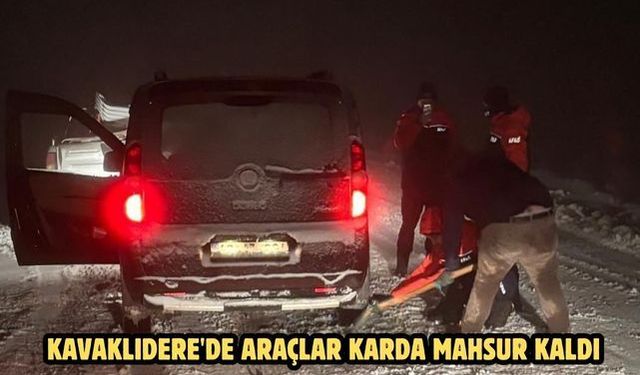 Kavaklıdere'de araçlar karda mahsur kaldı