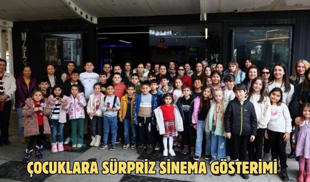 Çocuklara sürpriz sinema gösterimi