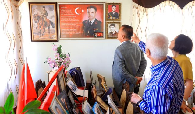 Vali Akbıyık şehit Binbaşı Kıvanç Cesur’un ailesini ziyaret etti