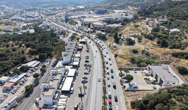 Bodrum'da kara yollarında bayram tatili hareketliliği yaşanıyor