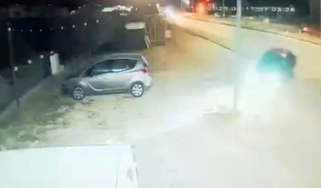 Bodrum'da düğün salonuna dalan otomobilin kaza anı güvenlik kamerasına yansıdı