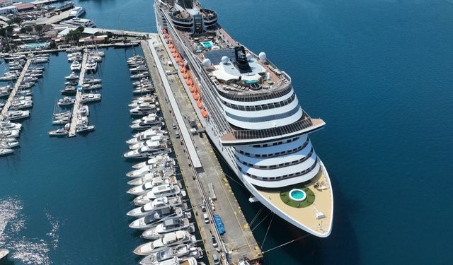 Marmaris'e "MSC Divina" kruvaziyeriyle 3 bin 899 turist geldi