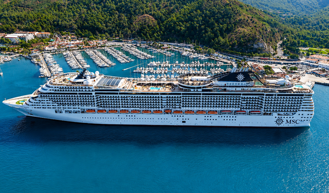 Marmaris'e "MSC Divina" kruvaziyeriyle 4 bin 59 turist geldi