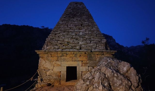 Diagoras'ın Piramit Mezarı gece aydınlatmasıyla yeni görünümüne kavuştu
