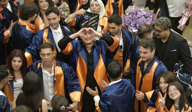 Edebiyat Fakültesi Mezunlarını Geleceğe Uğurladı