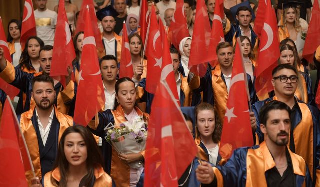 Spor Bilimleri Fakültesi Mezunlarını Gururla Uğurladı