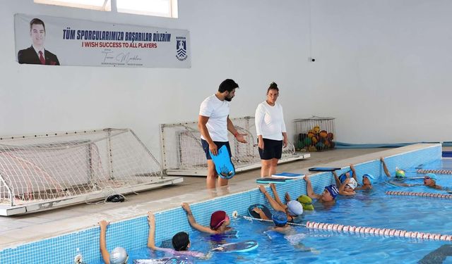 ÜCRETSİZ YÜZME KURSLARI DEVAM EDİYOR