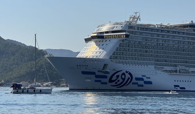 "Aroya" kruvaziyeri Marmaris'e 3 bin 210 turist getirdi
