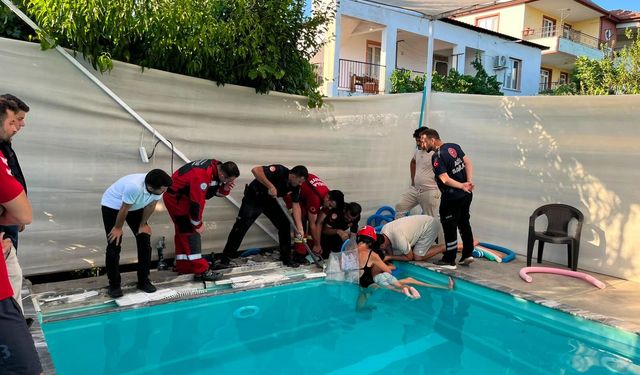 Seydikemer'de kolu yüzme havuzunun emiş borusuna sıkışan çocuk kurtarıldı