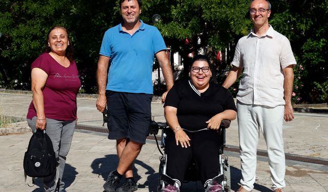 Muğlalı bedensel engelli Yasemin iki bölümü birden bitirerek "çifte gurur" yaşattı
