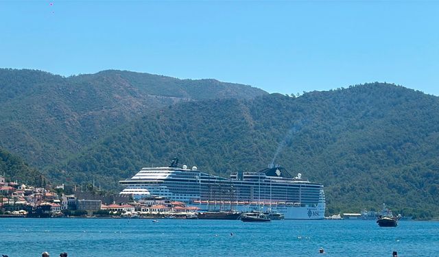 Dev yolcu gemisi Marmaris’e 5 bin yolcu ve mürettebatıyla demir attı