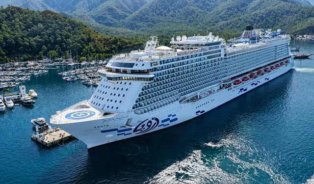 "Aroya" kruvaziyeriyle Marmaris'e 2 bin 540 turist geldi
