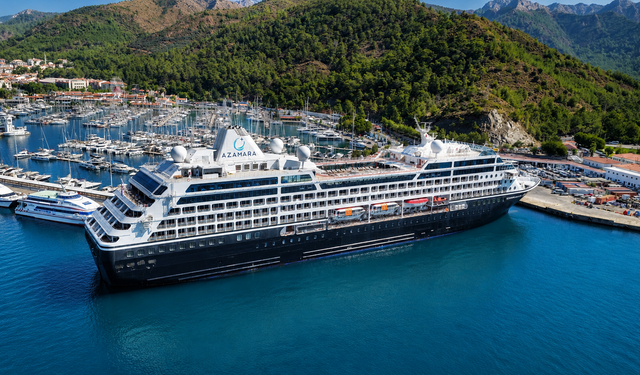 Lüks kruvaziyer "Azamara Onward" Marmaris'e 649 turistle geldi