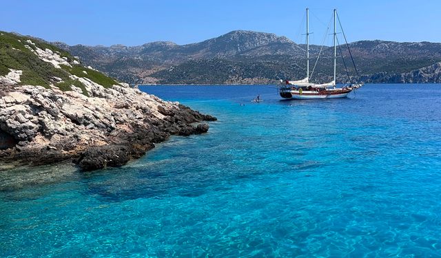 Turistlerin ilgi odağı Marmaris koyları