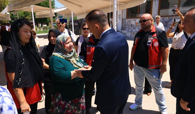 Muğla Valisi Akbıyık, şehit babasını son yolculuğuna uğurladı