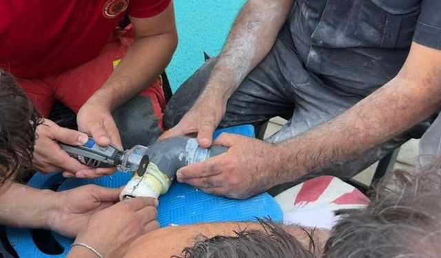 Havuzda kolu sıkışan 4 yaşındaki çocuk kurtarıldı