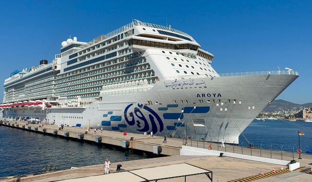 Dev kruvaziyer Bodrum’a demirledi