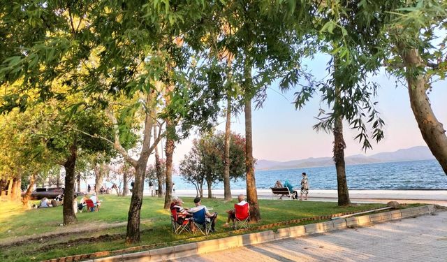 Köyceğiz'de sıcak hava etkili oluyor