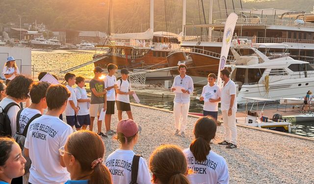 Fethiye'de temel kürek eğitimlerini tamamlayan öğrencilere katılım belgeleri verildi