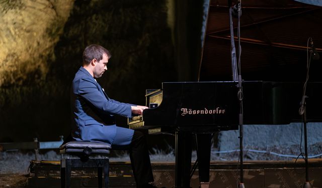 23. Uluslararası Gümüşlük Müzik Festivali'nde Portekizli piyanist Vasco Dantas konser verdi