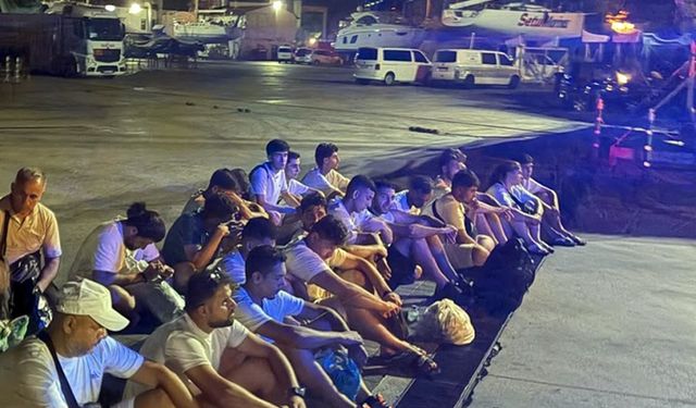 25 Düzensiz göçmen ve 2 göçmen kaçakçısı yakalandı