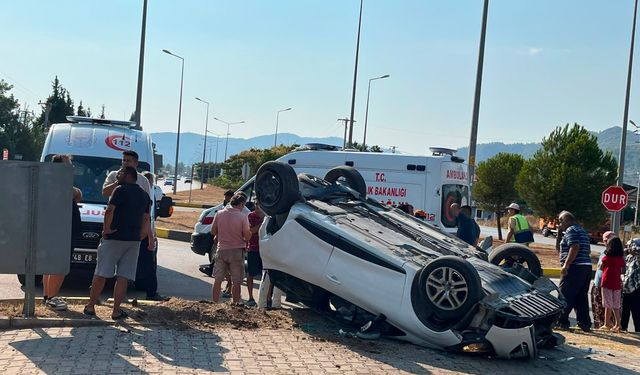 Seydikemer’de tır ile otomobil çarpıştı: 4 yaralı