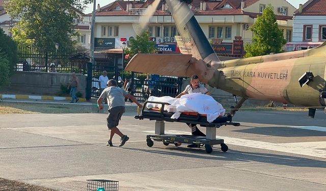 Paraşüt kazasında hayatını kaybeden iki kişinin cenazesi hastaneye getirildi