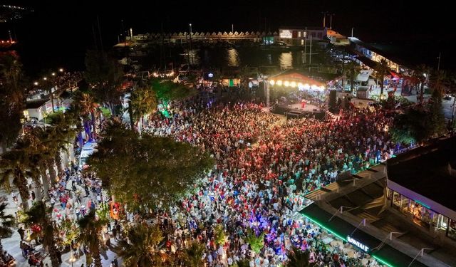 Bodrum'da binlerce kişi 30 Ağustos Zafer Bayramı'nı kutladı