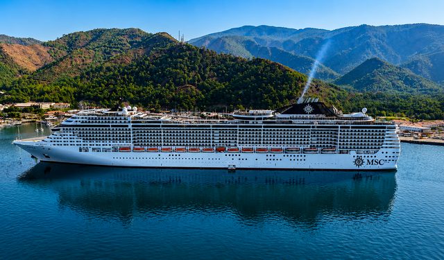 "MSC Divina" kruvaziyeri Marmaris'e 4 bin 239 turist getirdi
