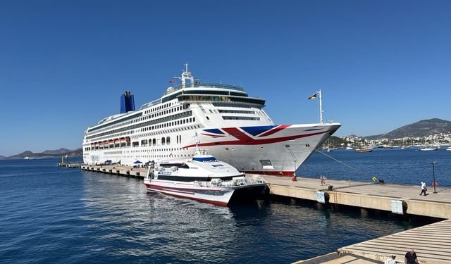 Bodrum'a "Aurora" kruvaziyeriyle 1814 turist geldi