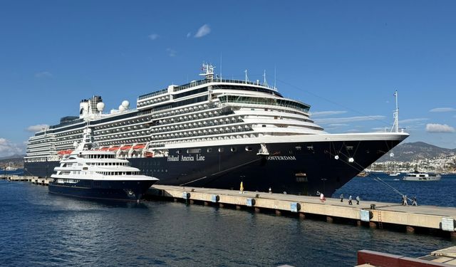 Bodrum'a "Oosterdam" kruvaziyeriyle 1952 turist geldi