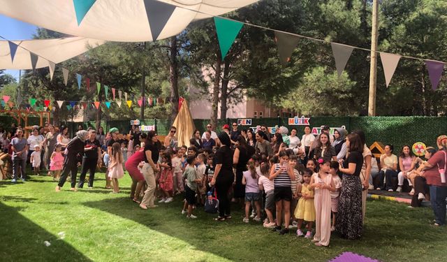 Yatağan’da okul heyecanı balon şovla renklendi