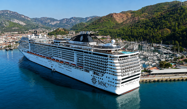 "MSC Divina" kruvaziyeri Marmaris'e 4 bin 63 turist getirdi