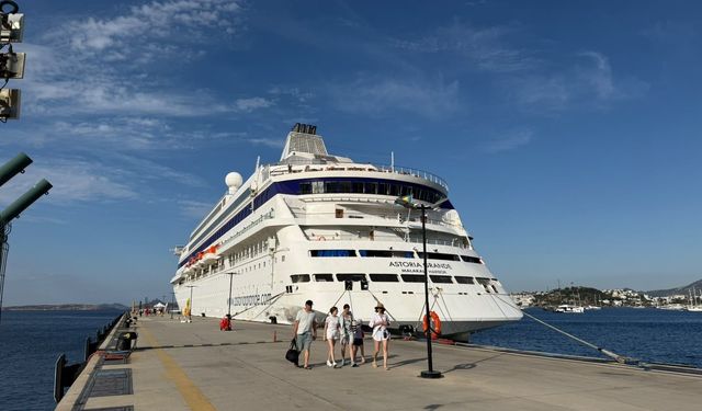 Bodrum'a "Astoria Grande" kruvaziyeriyle 365 turist geldi