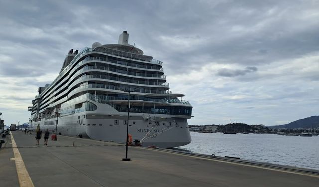 Lüks kruvaziyer Bodrum’a yanaştı
