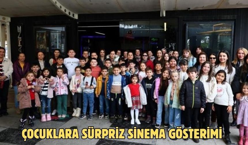 Çocuklara sürpriz sinema gösterimi