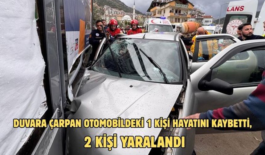 Fethiye’de duvara çarpan otomobildeki 1 kişi hayatını kaybetti, 2 kişi yaralandı