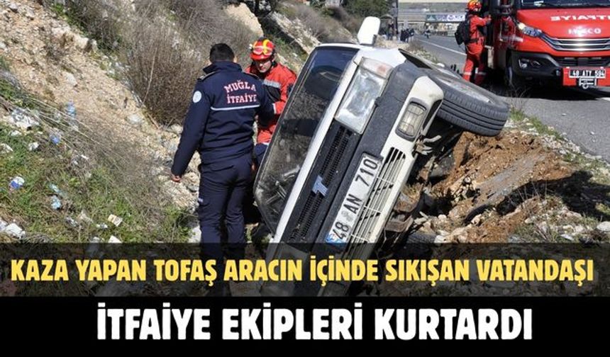 Kaza yapan Tofaş aracın içinde sıkışan vatandaşı itfaiye ekipleri kurtardı