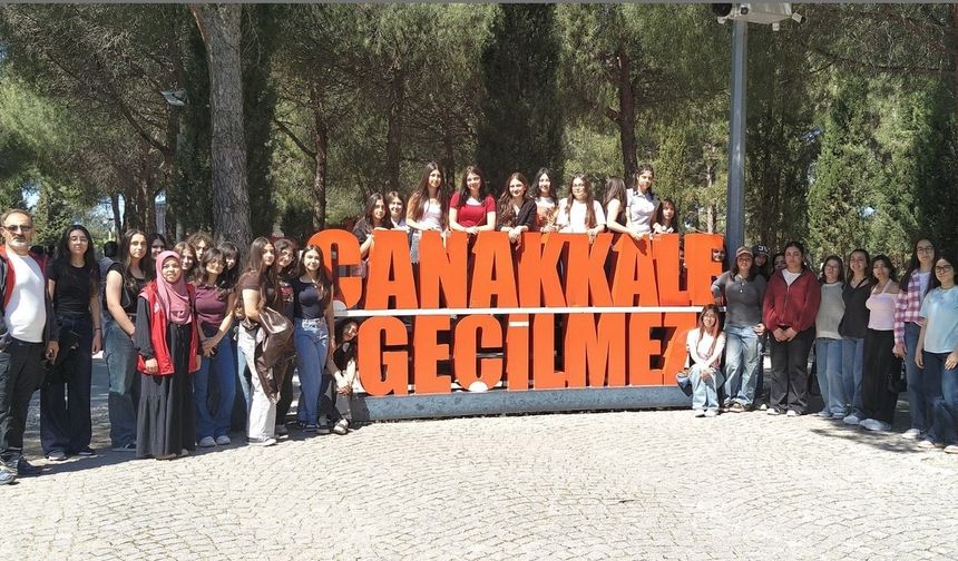 Menteşeli gençler "Bir Destandır Çanakkale" programına katıldı
