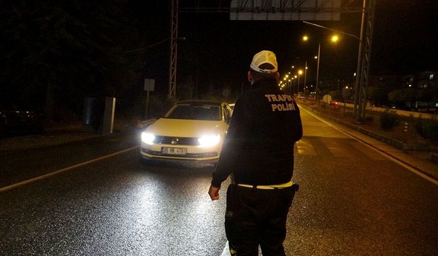 Muğla polisinden 'gece operasyonu' gibi denetim