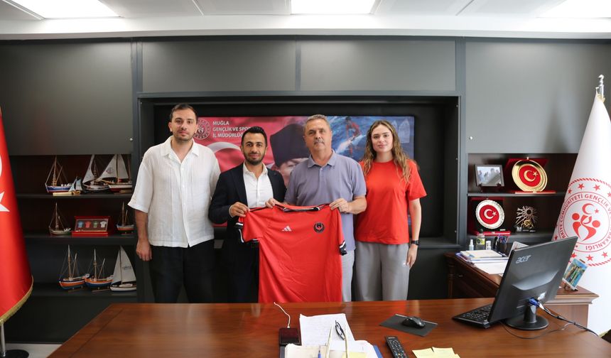 Menteşe Yıldızspor Kulüp yöneticileri Gençlik ve Spor İl Müdürü Açıkbaş'ı ziyaret etti