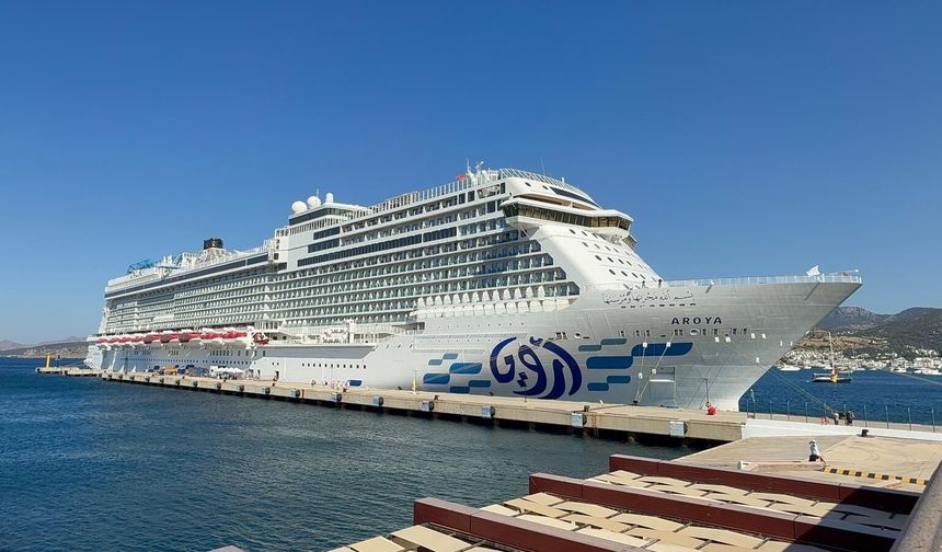 Bodrum'a "Aroya" kruvaziyeriyle 1489 turist geldi