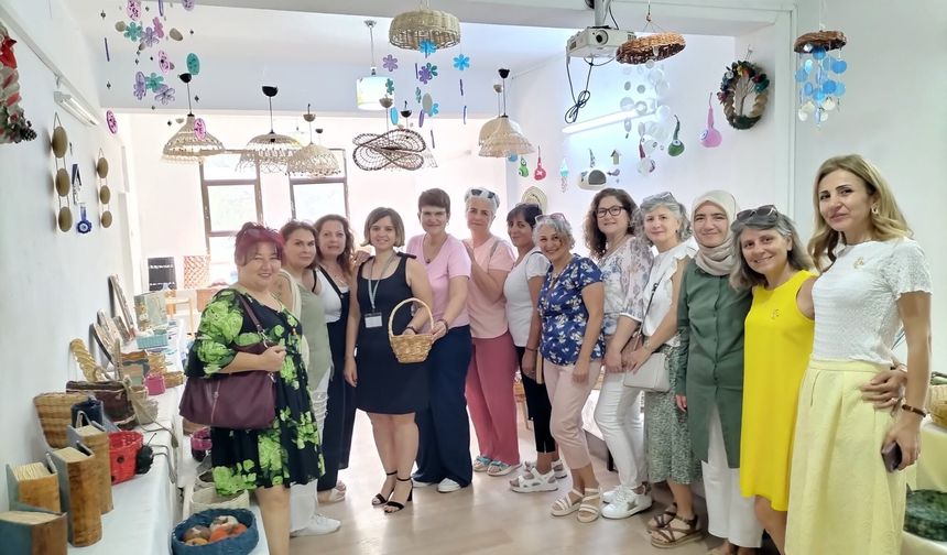 Köyceğiz’de atık kâğıtlar sanata dönüştü