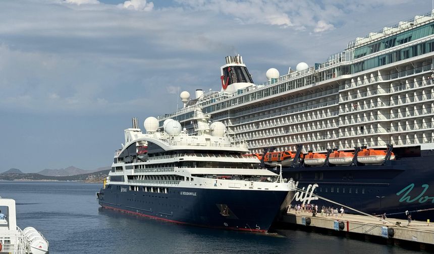 Bodrum Limanı’na aynı gün iki kruvaziyer: "2 bin 583 turist geldi"