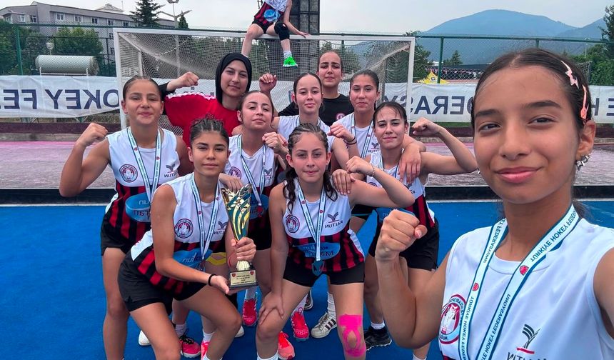 Ege Yıldızları U16 Türkiye Hokey 1'inci Ligi'nde Türkiye ikincisi oldu